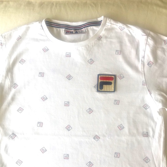 Vintage FIla Logo Print w/Woven Embroidered Logo. - Picture 2 of 10